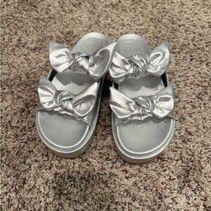 ShuShop Metallic Silver Bow Sandals